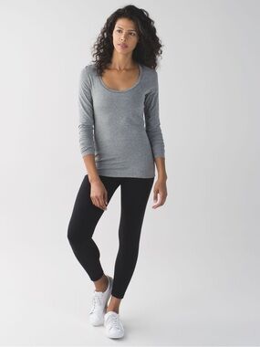 Lululemon Anahatasana Long Sleeve Tee
Heathered Medium Grey, Size 6
